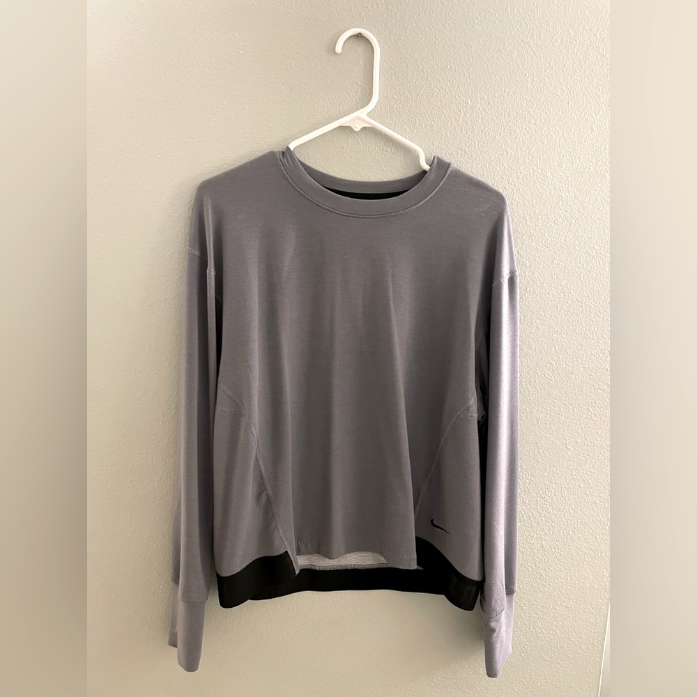 Women’s Nike Dry-Fit long sleeve shirt in good condition.